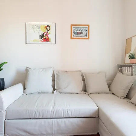 Guesthost - Corvetto M3 - Comfy With Balcony!