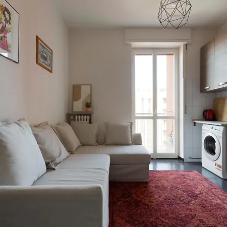 Daire Guesthost - Corvetto M3 - Comfy With Balcony! Milano