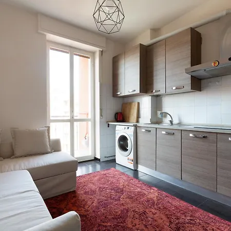 Guesthost - Corvetto M3 - Comfy With Balcony! Daire Milano