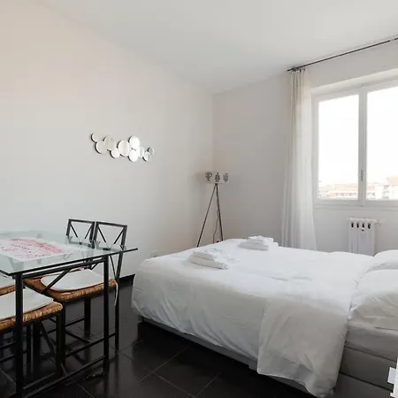 Guesthost - Corvetto M3 - Comfy With Balcony! * Milano