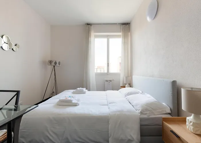 Apartment Guesthost - Corvetto M3 - Comfy With Balcony!