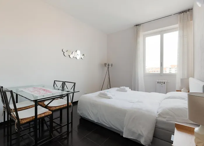 Guesthost - Corvetto M3 - Comfy With Balcony! * Milan