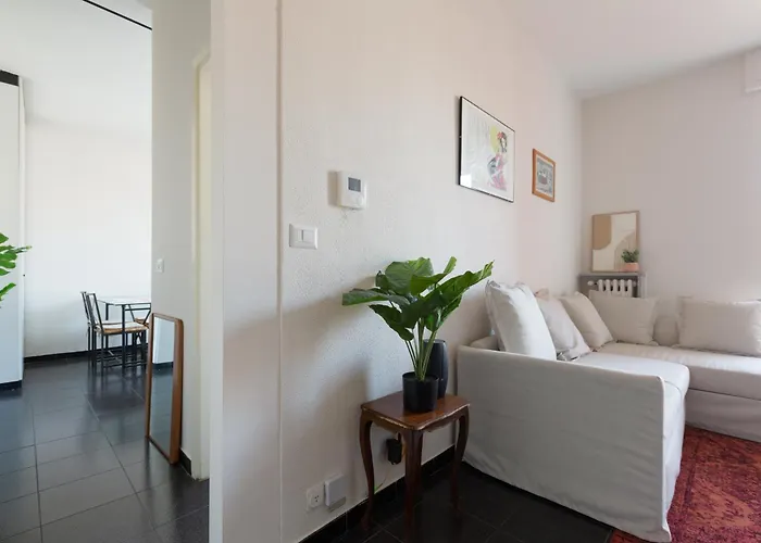 Apartment Guesthost - Corvetto M3 - Comfy With Balcony!