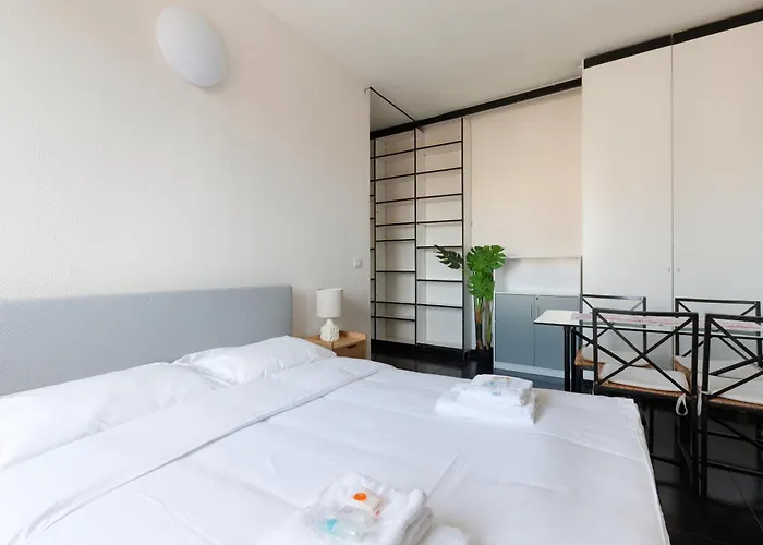 Guesthost - Corvetto M3 - Comfy With Balcony! Apartment Milan