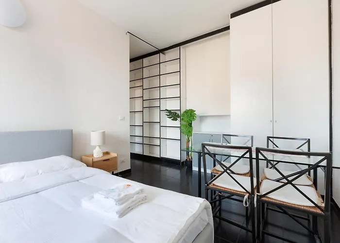 Guesthost - Corvetto M3 - Comfy With Balcony! Apartment *