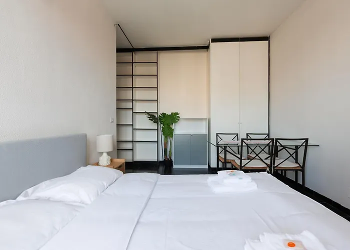 Apartment Guesthost - Corvetto M3 - Comfy With Balcony!