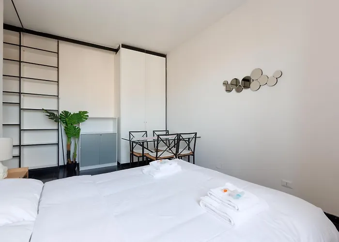 Guesthost - Corvetto M3 - Comfy With Balcony! Milan