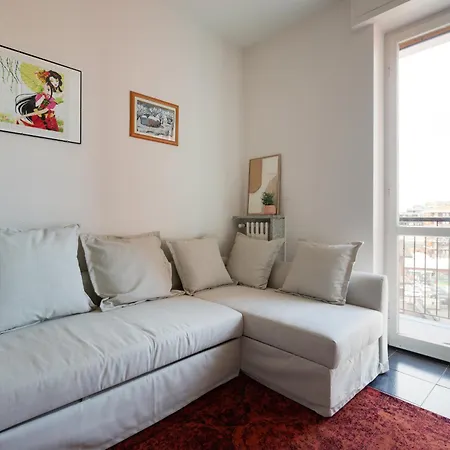 Guesthost - Corvetto M3 - Comfy With Balcony!