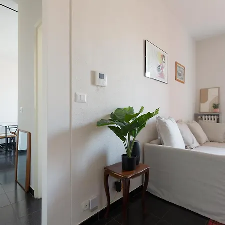 Διαμέρισμα Guesthost - Corvetto M3 - Comfy With Balcony!