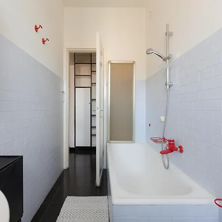 Apartman Guesthost - Corvetto M3 - Comfy With Balcony!