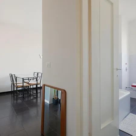 Guesthost - Corvetto M3 - Comfy With Balcony! Μιλάνο