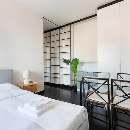 Guesthost - Corvetto M3 - Comfy With Balcony! Διαμέρισμα *