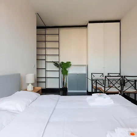 Διαμέρισμα Guesthost - Corvetto M3 - Comfy With Balcony!