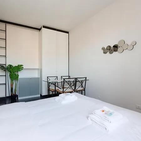 Guesthost - Corvetto M3 - Comfy With Balcony! Μιλάνο